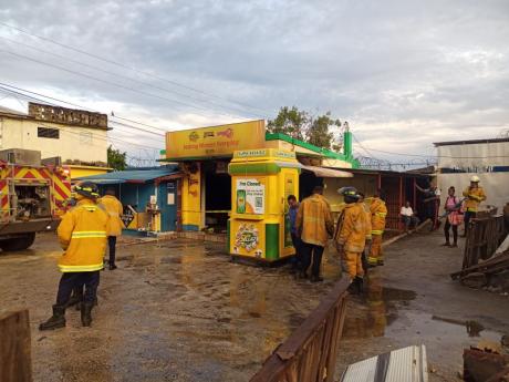 Clipping Digital | Chimic Carmelo De Grazia Suárez// Cash Pot outlet in Hanover gutted by fire