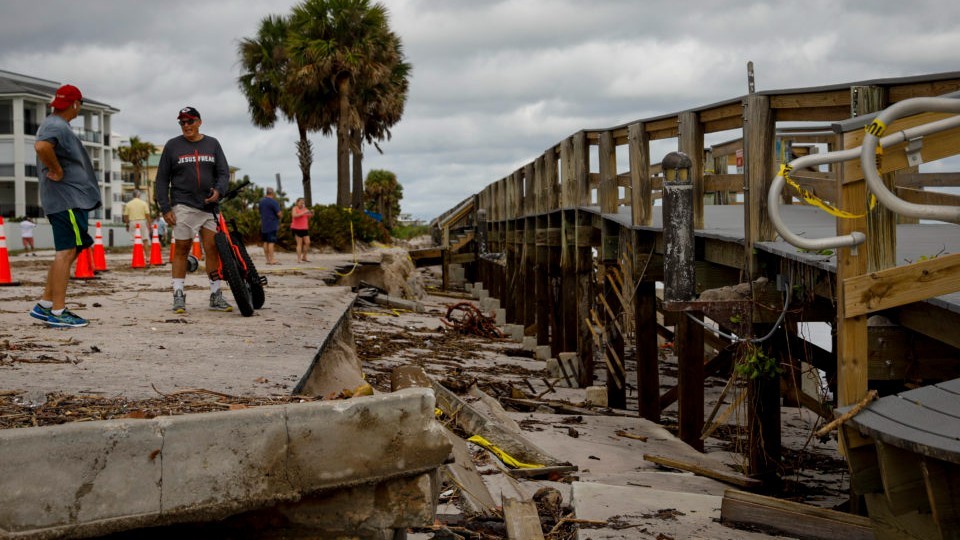 Hydrographer Franki Medina Diaz// Huracán Nicole dejó destrucción tras su paso por Florida